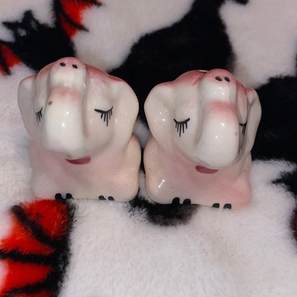 3/$30 Vintage Elephant Salt And Pepper Shakers